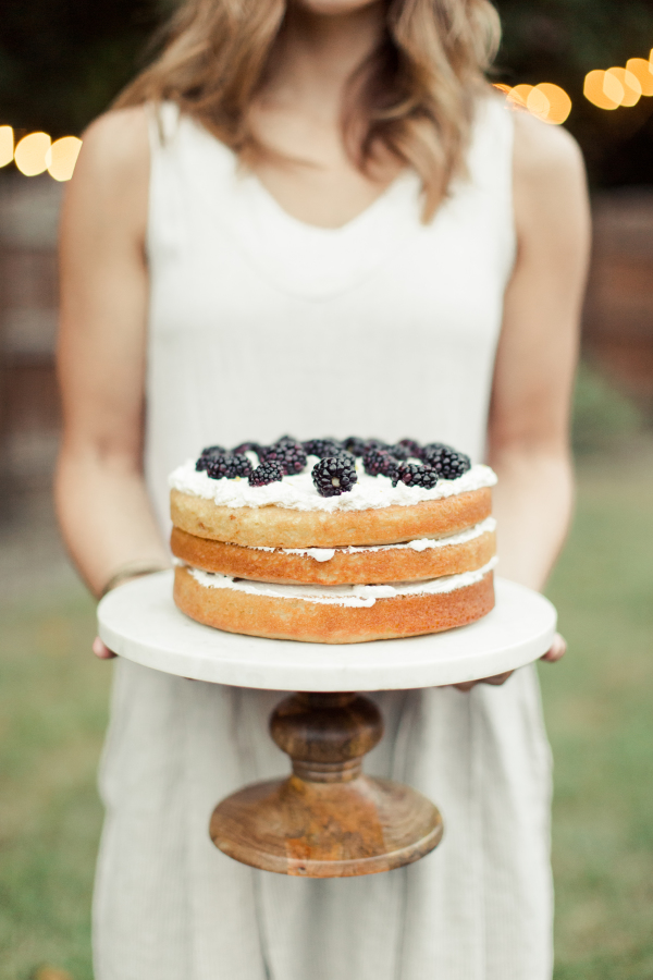 Cake Stand with cake