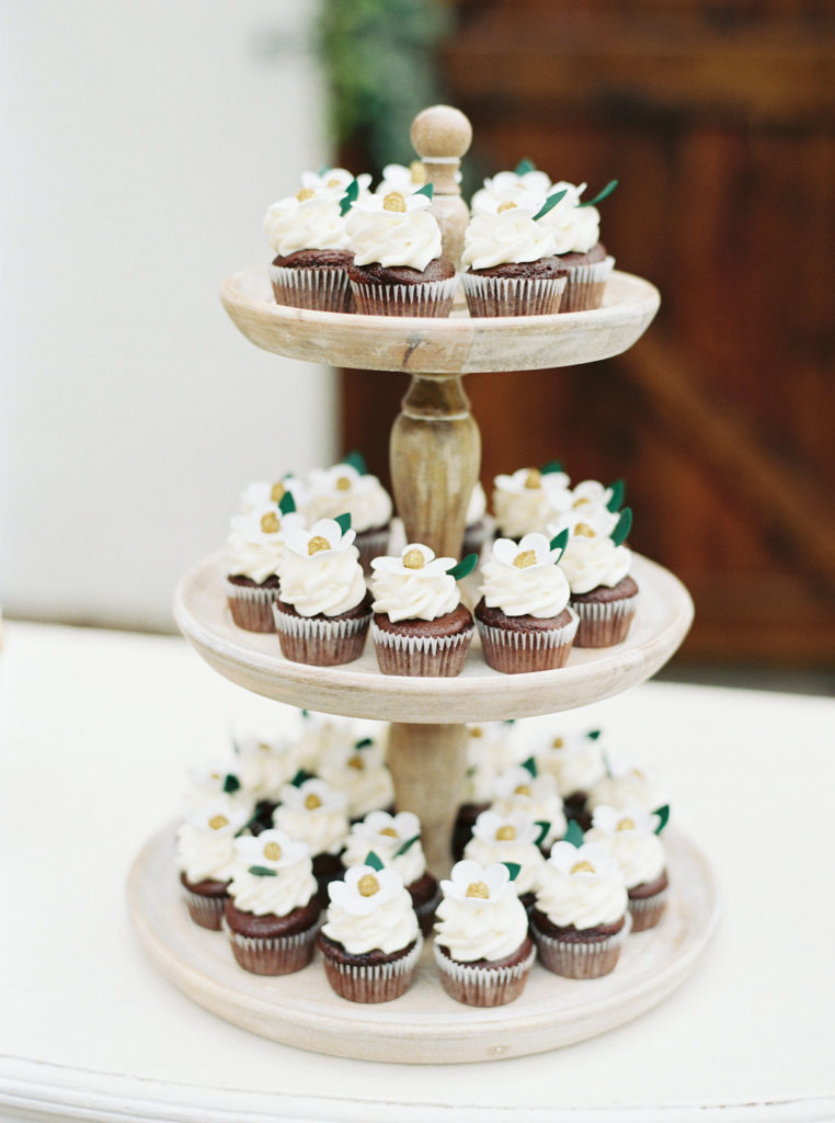 Details + Accessories, Bijoux Cake Stands with cupcakes